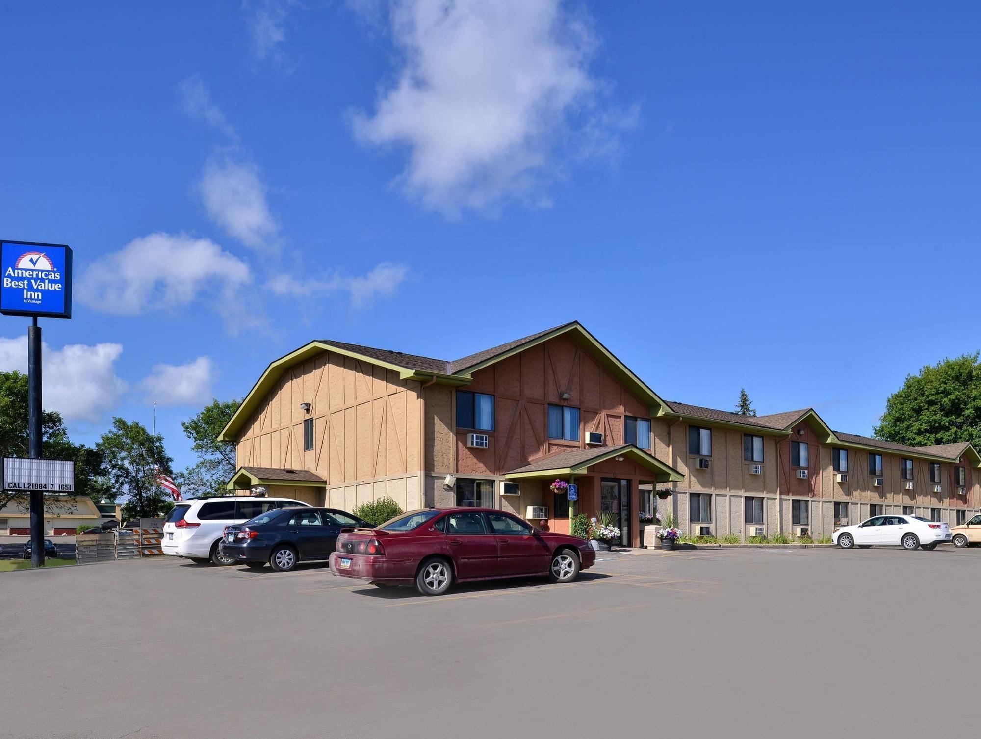 Americas Best Value Inn & Suites Detroit Lakes Exterior foto