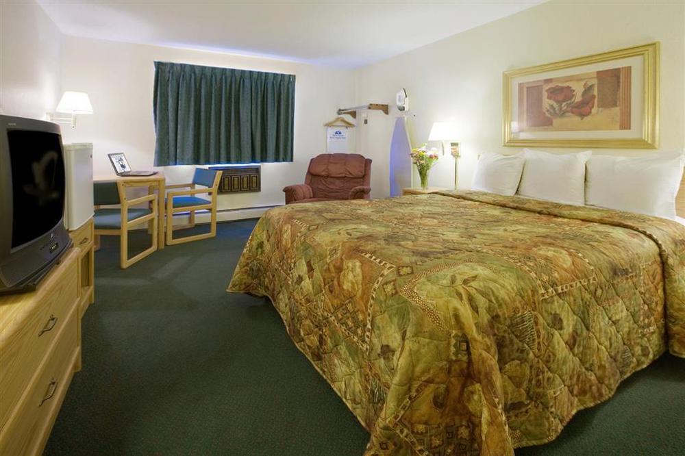 Americas Best Value Inn & Suites Detroit Lakes Quarto foto